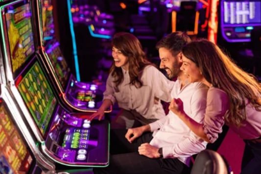 Suasana Live Casino profesional dengan dealer berbahasa Indonesia